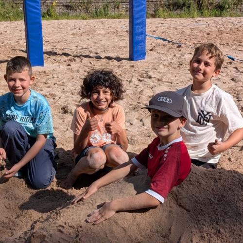 Kinder am Spielplatz