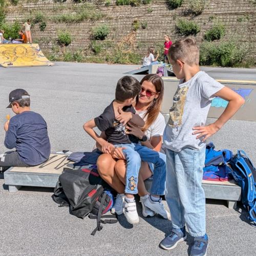 Kinder am Spielplatz