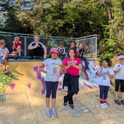 Kinder am Spielplatz