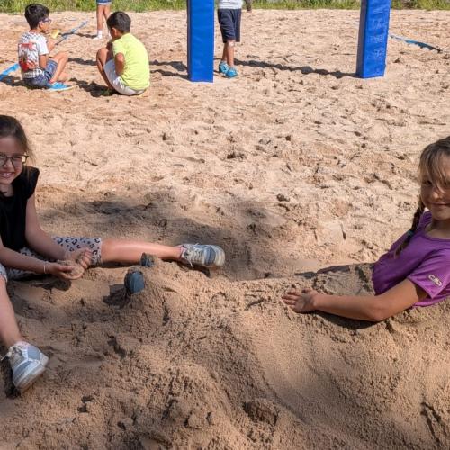 Kinder am Spielplatz