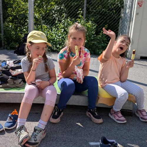 Kinder am Spielplatz